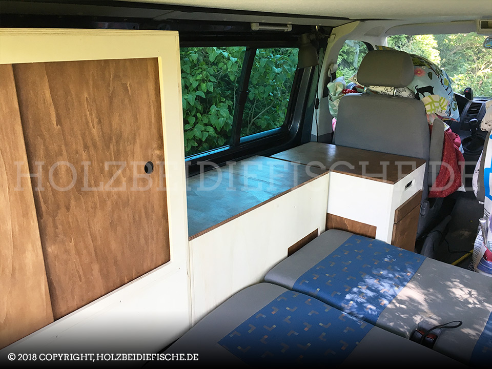 vw-bus-innenausbau-schrank-fertig-03