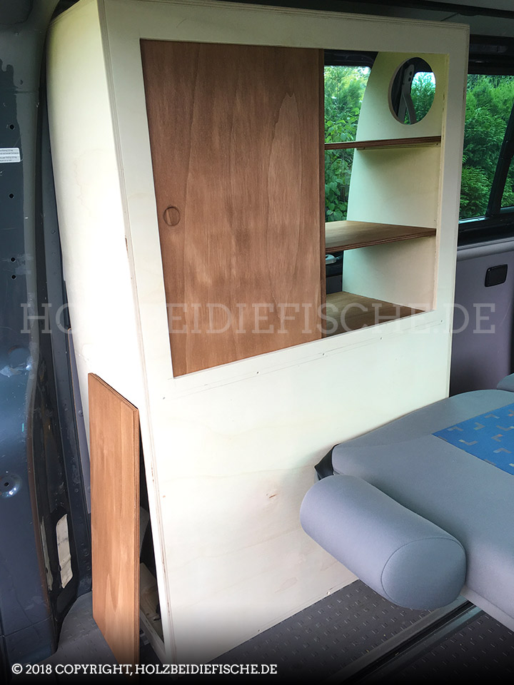 vw-bus-innenausbau-schrank-hinten-01