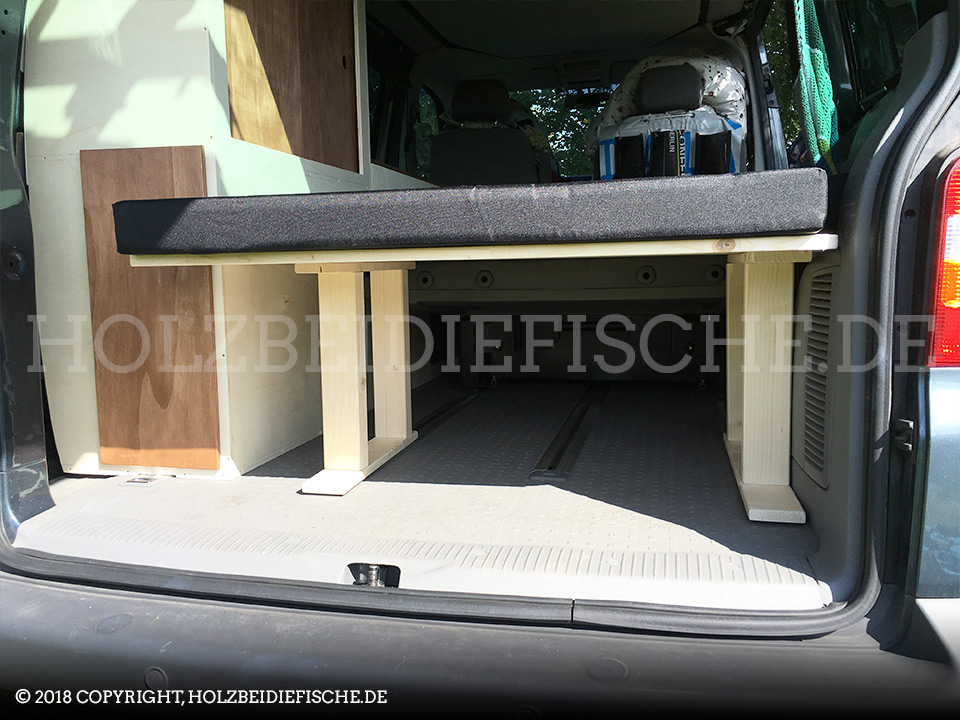 vw-bus-innenausbau-schrank-liegeflaeche-03